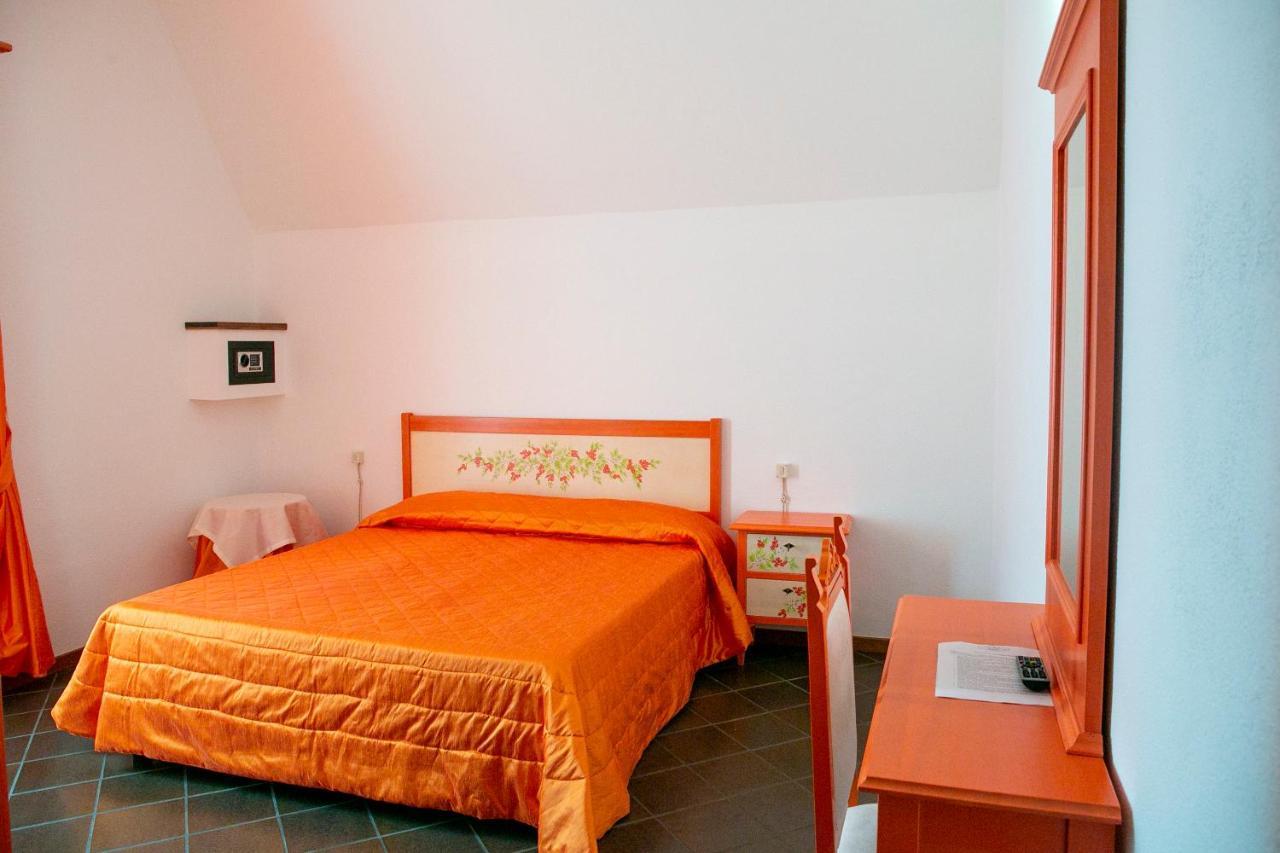 La Villetta Food & Drink Rooms For Rent - No Reception - LʼAquila Exteriör bild
