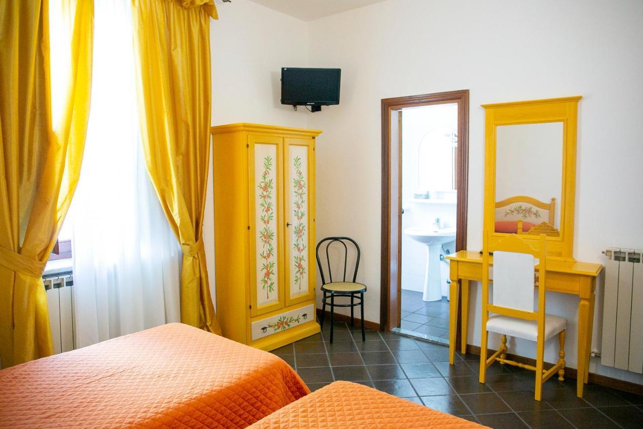La Villetta Food & Drink Rooms For Rent - No Reception - LʼAquila Exteriör bild