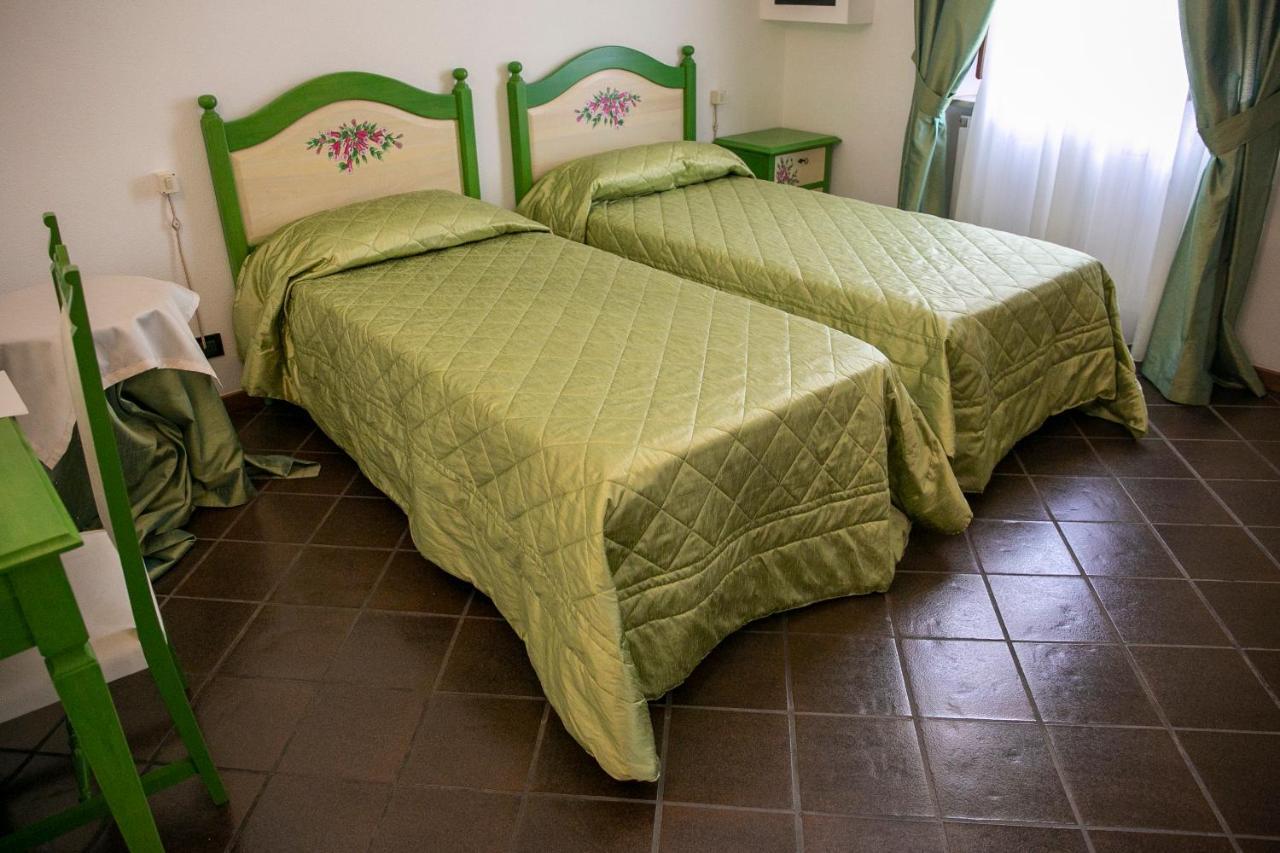 La Villetta Food & Drink Rooms For Rent - No Reception - LʼAquila Exteriör bild